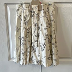 Beautiful Kenar skirt, off white with black stitching detail.